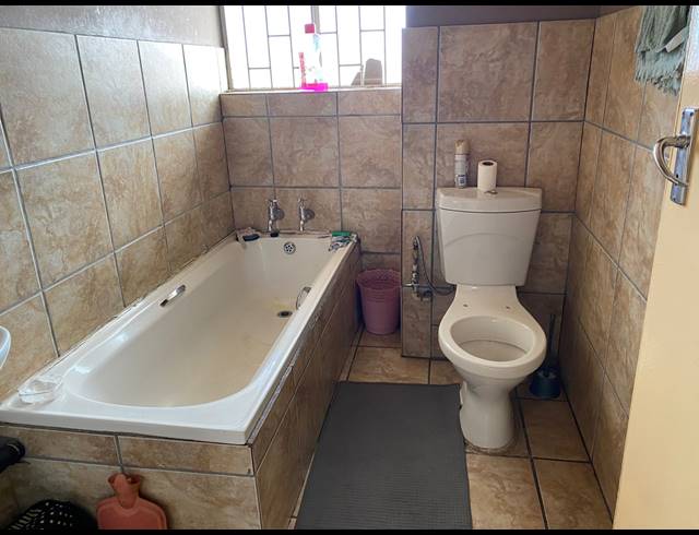 2 BEDROOM APARTMENT FOR SALE IN VANDERBIJLPARK CW 3
